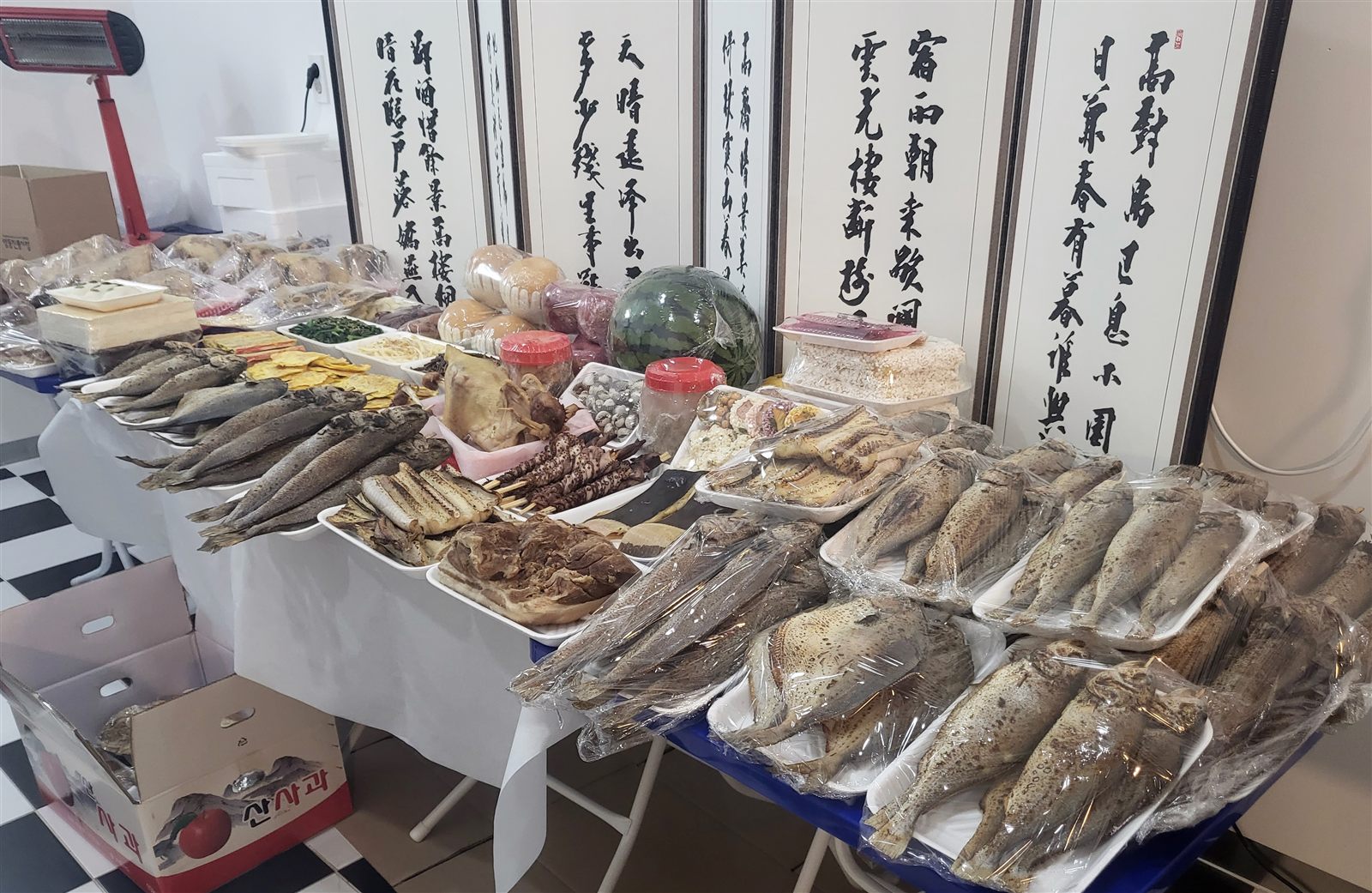 순서대로 올려 차린 상 — 생선과 전, 나물과 과일