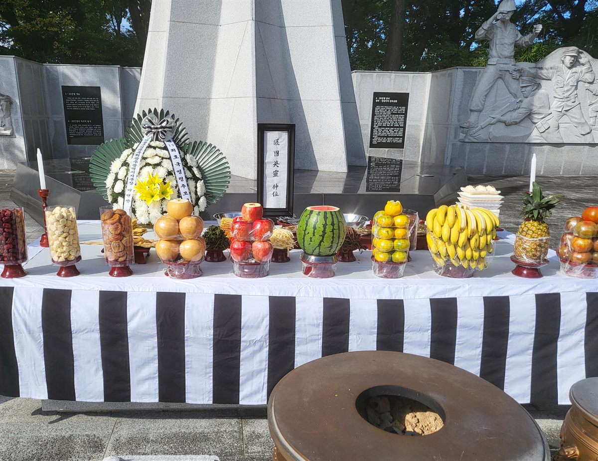 가득 차린 시제 상차림