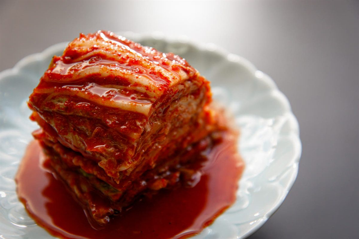 접시에 담은 포기김치